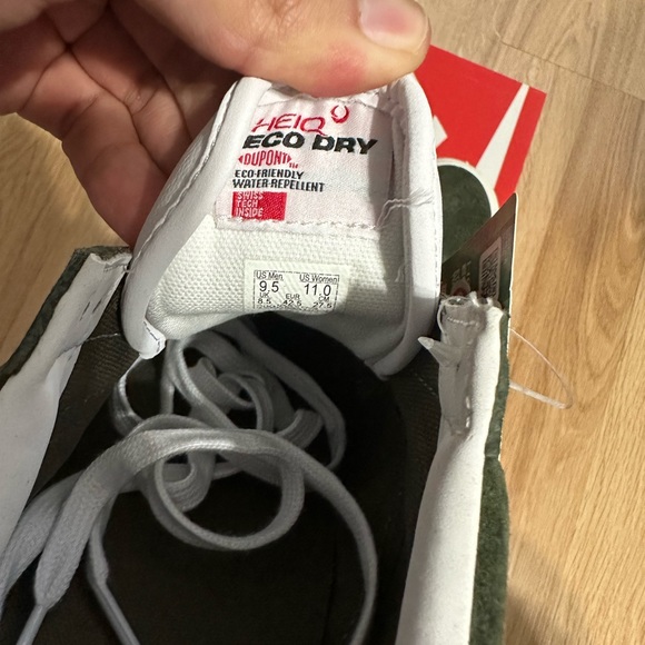 Vans low top / size 9.5 / Forest Green / new no box. - Picture 4 of 5